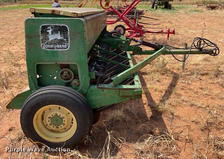 image for item DN5084 John Deere 8200  grain drill