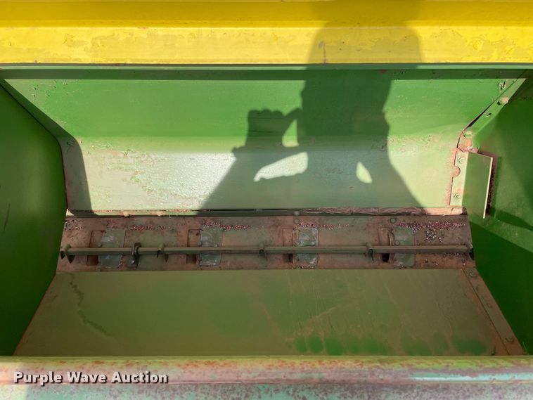 image for item DN5084 John Deere 8200  grain drill