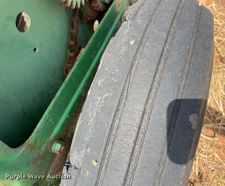 image for item DN5084 John Deere 8200  grain drill