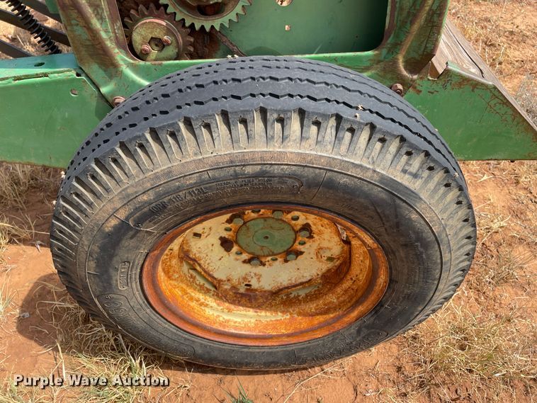 image for item DN5084 John Deere 8200  grain drill