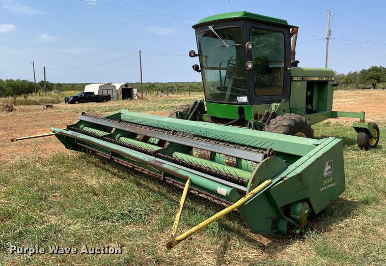 image for item DN5085 1985 John Deere 3830  windrower