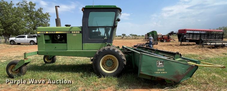 image for item DN5085 1985 John Deere 3830  windrower