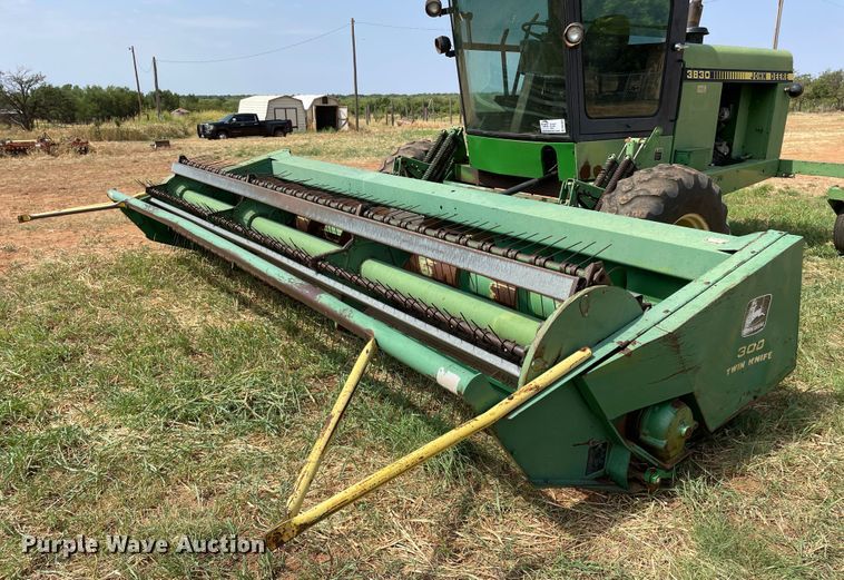 image for item DN5085 1985 John Deere 3830  windrower