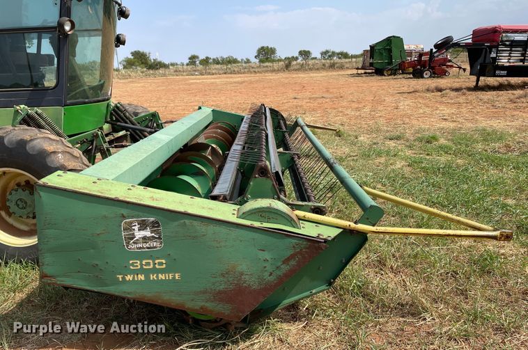 image for item DN5085 1985 John Deere 3830  windrower