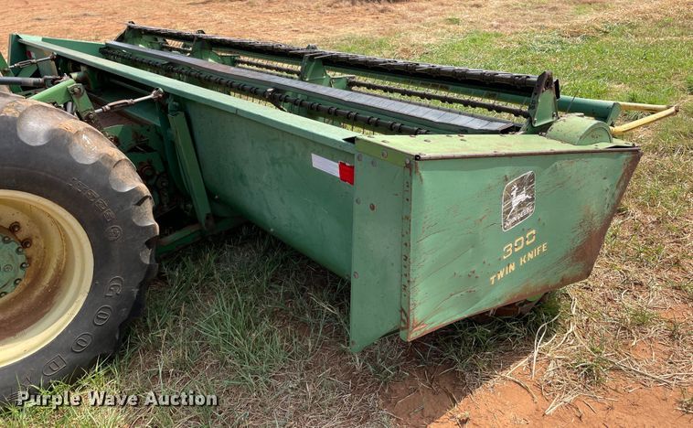 image for item DN5085 1985 John Deere 3830  windrower