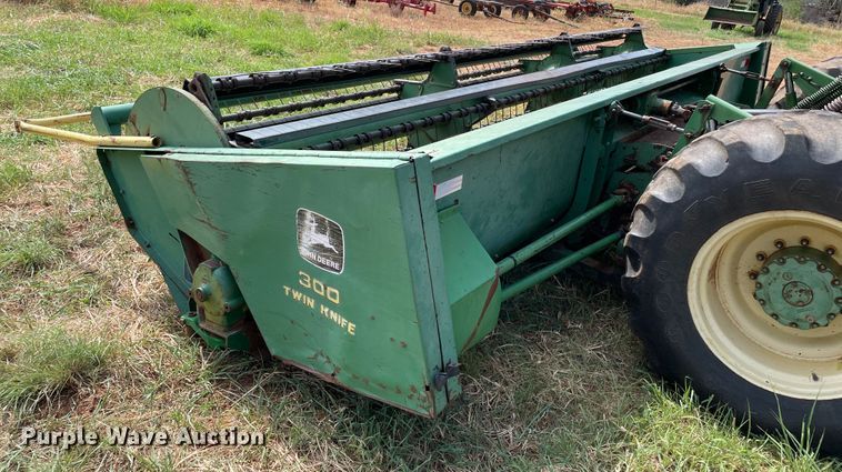 image for item DN5085 1985 John Deere 3830  windrower