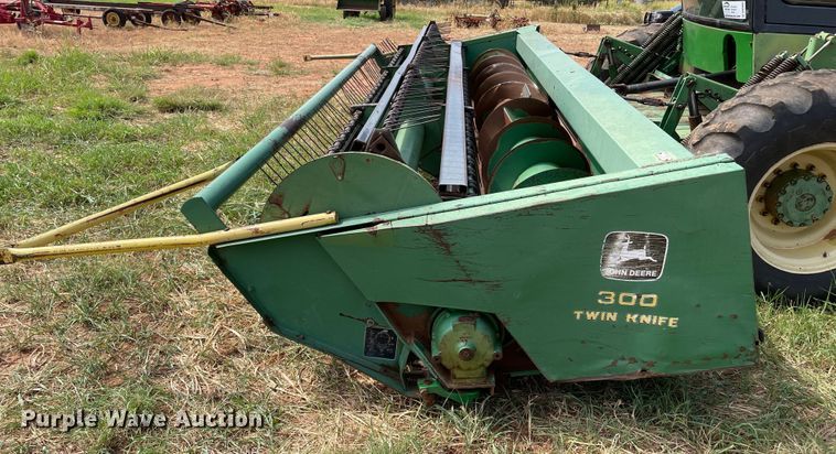 image for item DN5085 1985 John Deere 3830  windrower