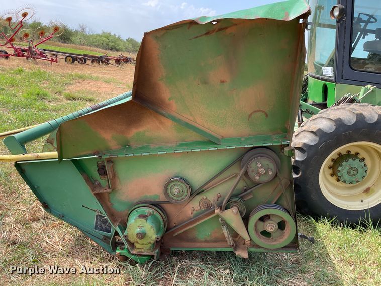 image for item DN5085 1985 John Deere 3830  windrower