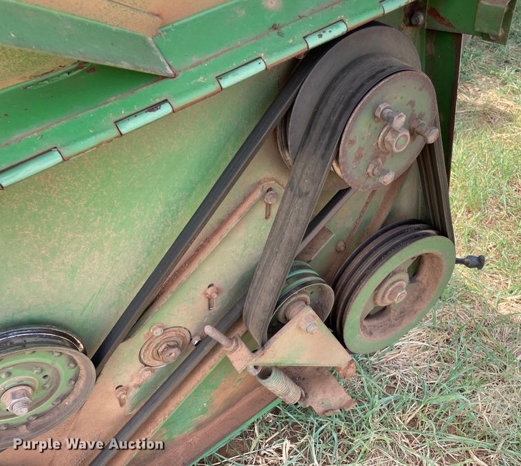 image for item DN5085 1985 John Deere 3830  windrower