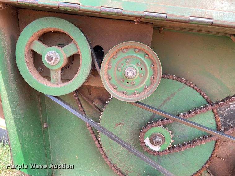 image for item DN5085 1985 John Deere 3830  windrower