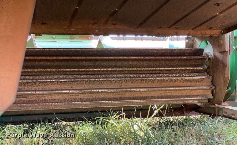 image for item DN5085 1985 John Deere 3830  windrower