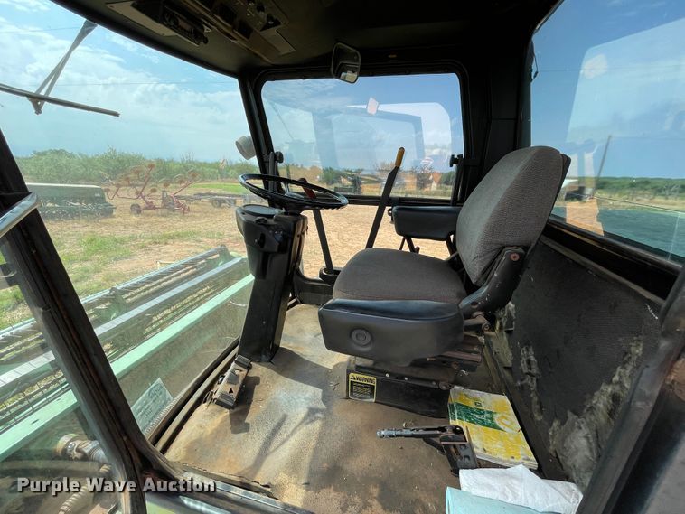 image for item DN5085 1985 John Deere 3830  windrower