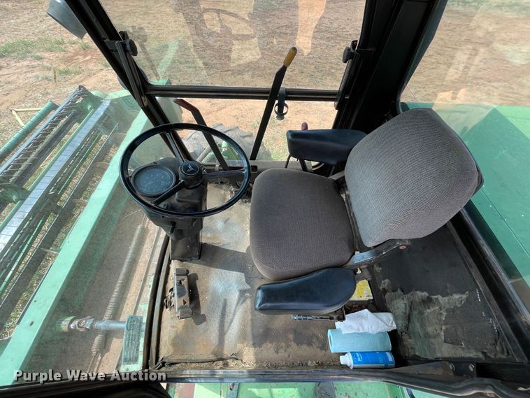 image for item DN5085 1985 John Deere 3830  windrower