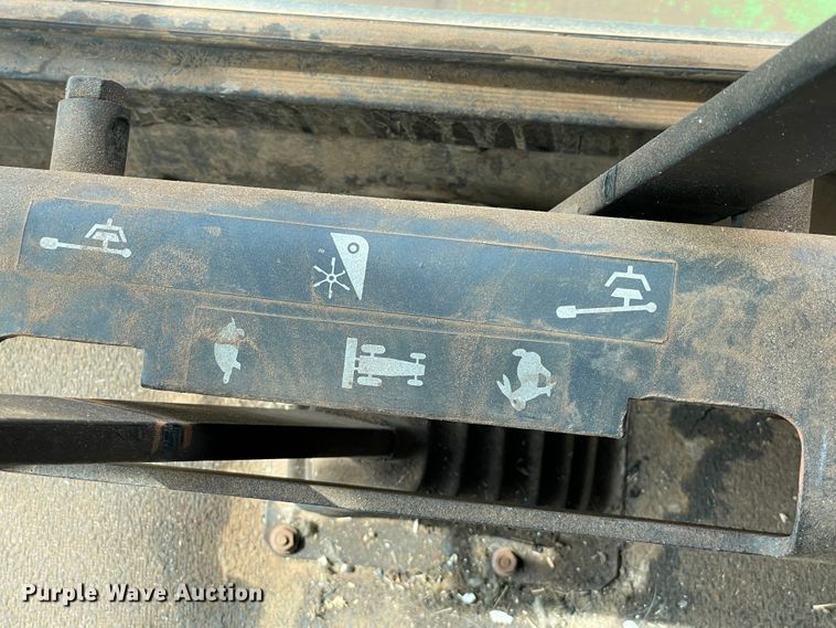 image for item DN5085 1985 John Deere 3830  windrower