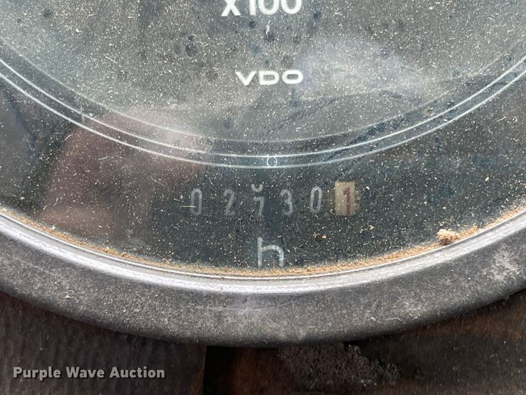 image for item DN5085 1985 John Deere 3830  windrower