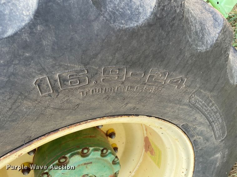 image for item DN5085 1985 John Deere 3830  windrower