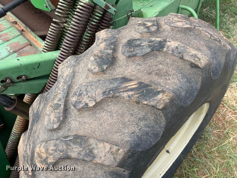 image for item DN5085 1985 John Deere 3830  windrower