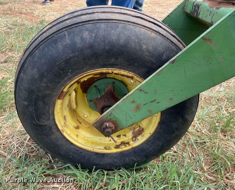 image for item DN5085 1985 John Deere 3830  windrower