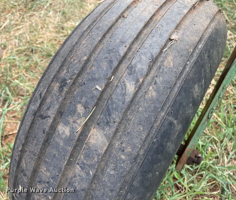 image for item DN5085 1985 John Deere 3830  windrower