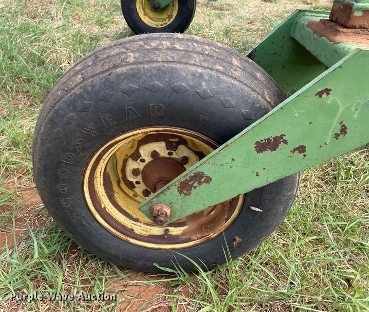 image for item DN5085 1985 John Deere 3830  windrower