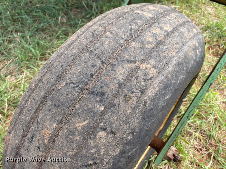 image for item DN5085 1985 John Deere 3830  windrower