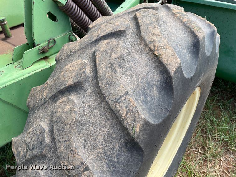 image for item DN5085 1985 John Deere 3830  windrower