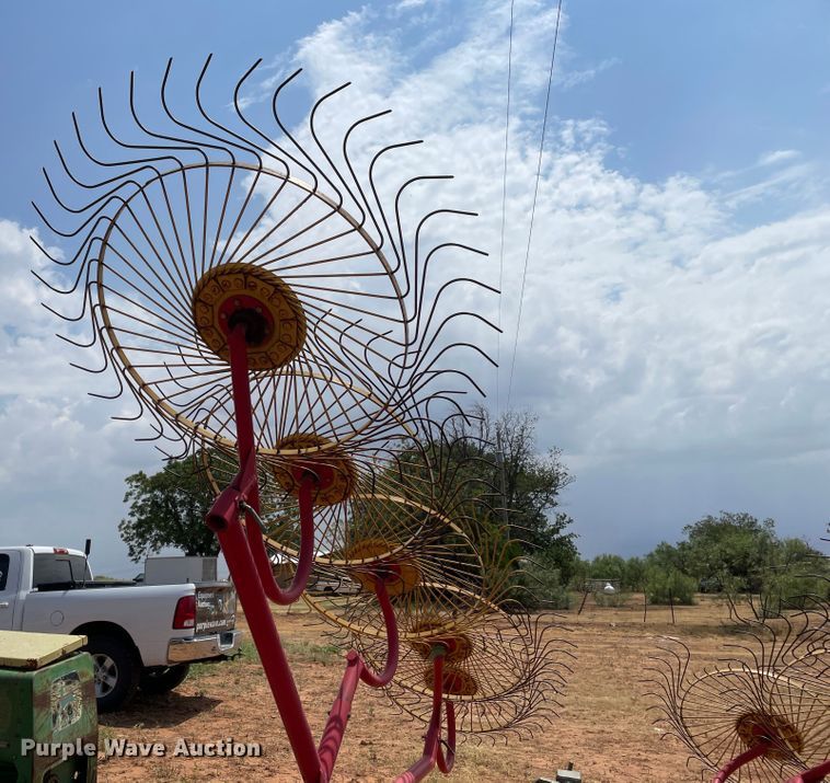 image for item DN5087 Tonutti RCS10  hay rake