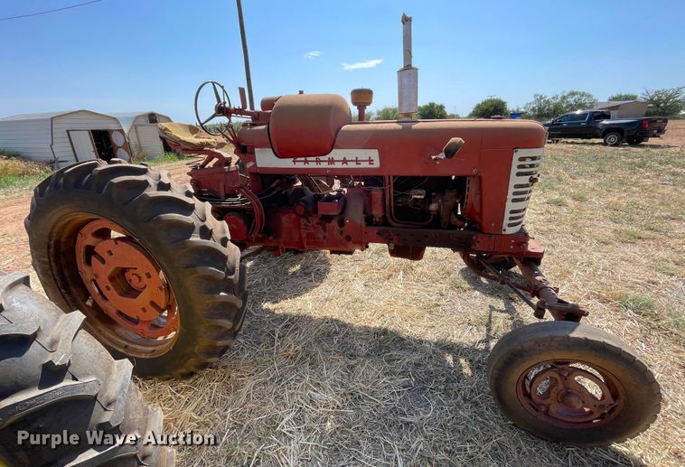 image for item DN5097 Farmall 400  tractor