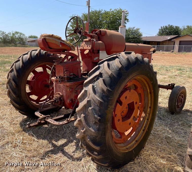 image for item DN5097 Farmall 400  tractor