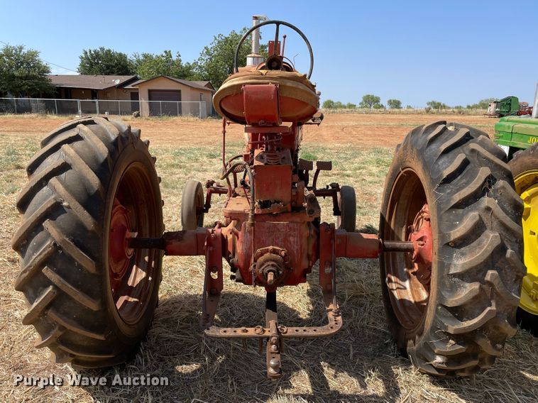 image for item DN5097 Farmall 400  tractor