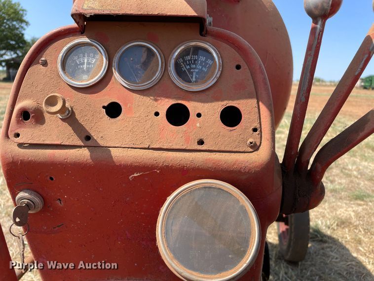 image for item DN5097 Farmall 400  tractor