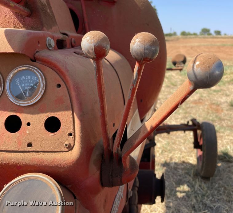 image for item DN5097 Farmall 400  tractor