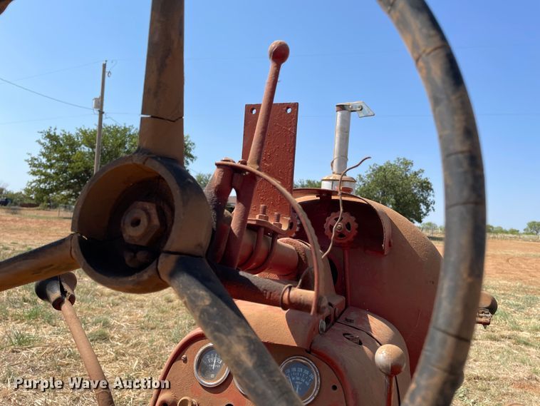 image for item DN5097 Farmall 400  tractor