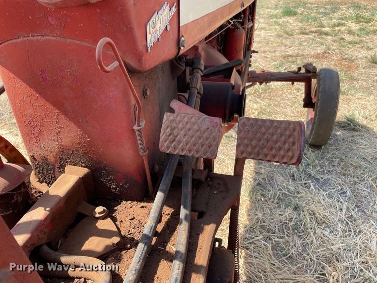 image for item DN5097 Farmall 400  tractor