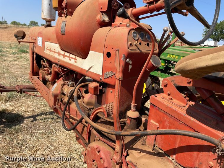 image for item DN5097 Farmall 400  tractor