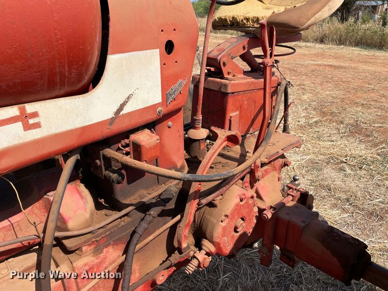 image for item DN5097 Farmall 400  tractor