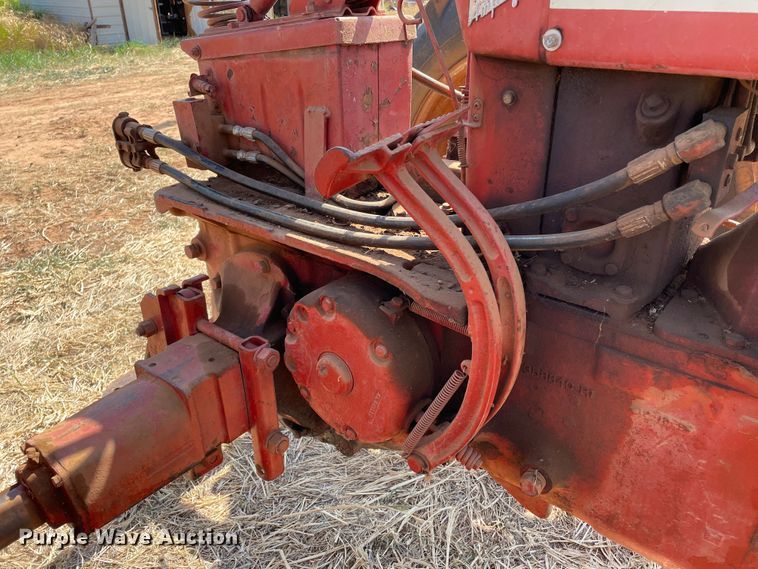 image for item DN5097 Farmall 400  tractor