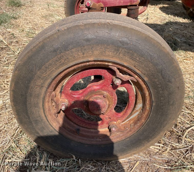 image for item DN5097 Farmall 400  tractor