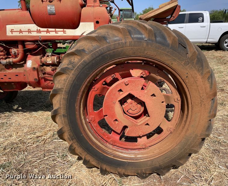 image for item DN5097 Farmall 400  tractor