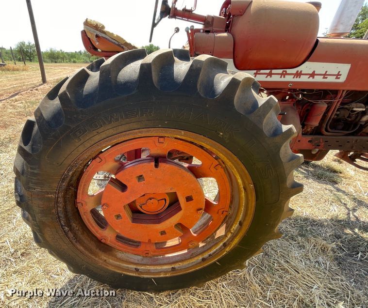image for item DN5097 Farmall 400  tractor