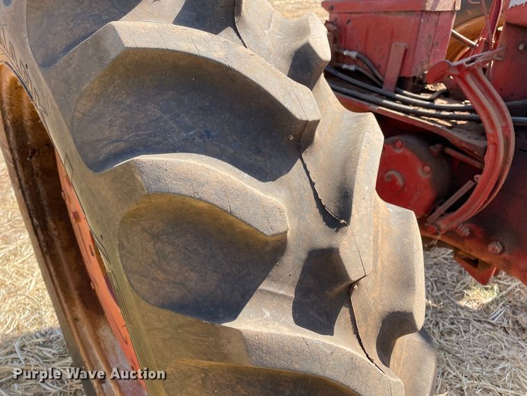 image for item DN5097 Farmall 400  tractor