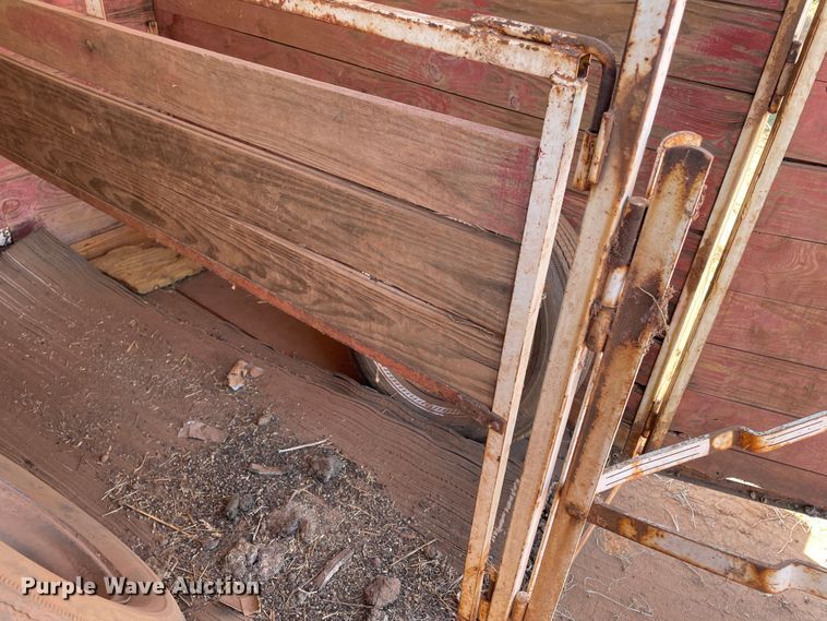 image for item DN5098 1970 Linville  livestock trailer