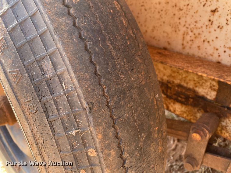 image for item DN5098 1970 Linville  livestock trailer