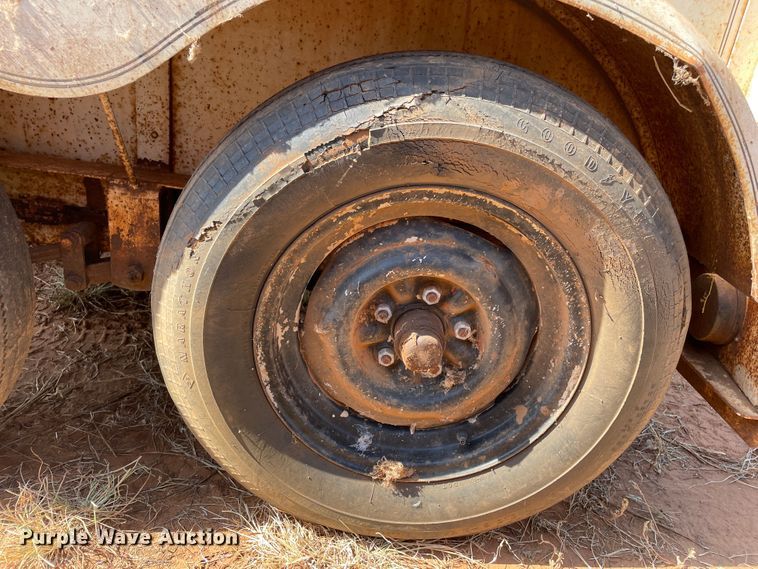 image for item DN5098 1970 Linville  livestock trailer