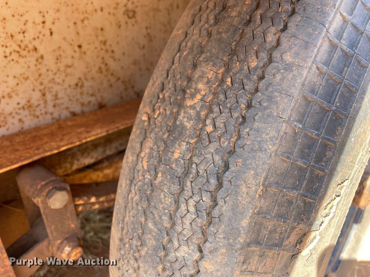 image for item DN5098 1970 Linville  livestock trailer