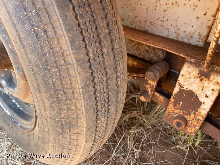 image for item DN5098 1970 Linville  livestock trailer