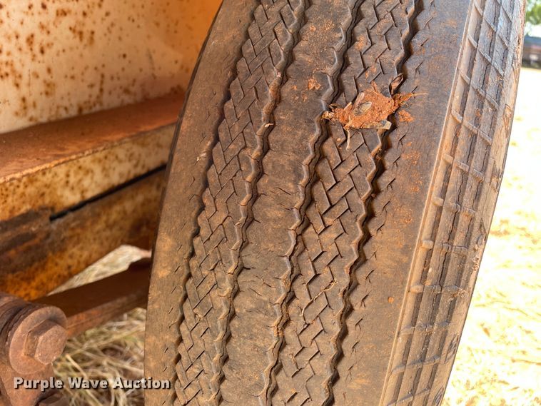 image for item DN5098 1970 Linville  livestock trailer