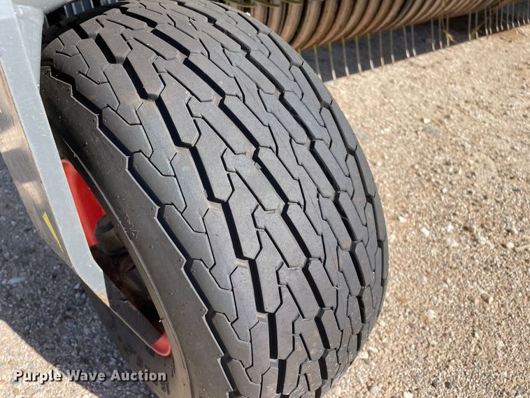 image for item DN5126 2018 Claas 380  pickup head