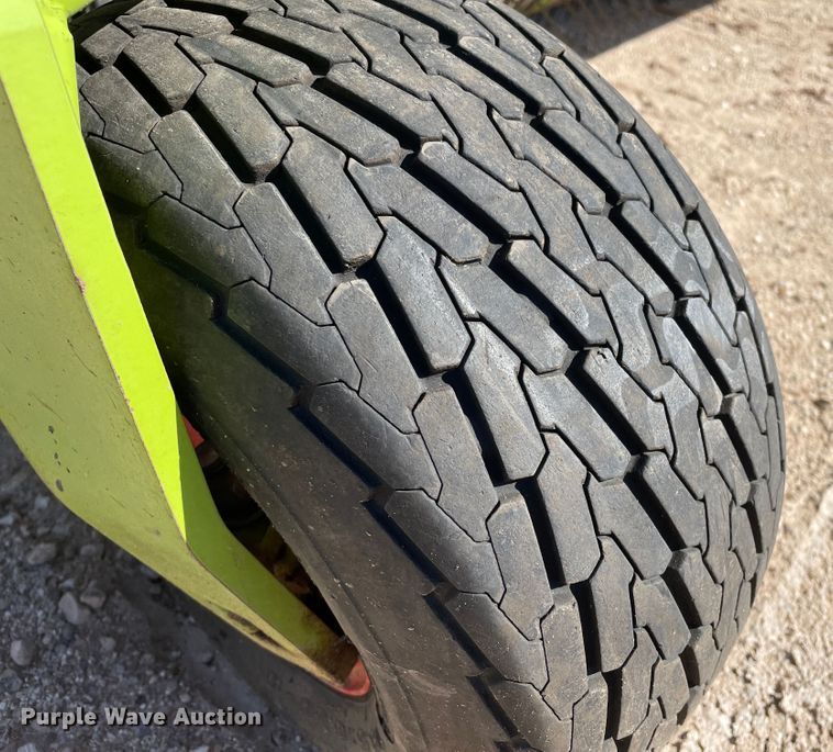 image for item DN5127 2018 Claas 380  pickup head