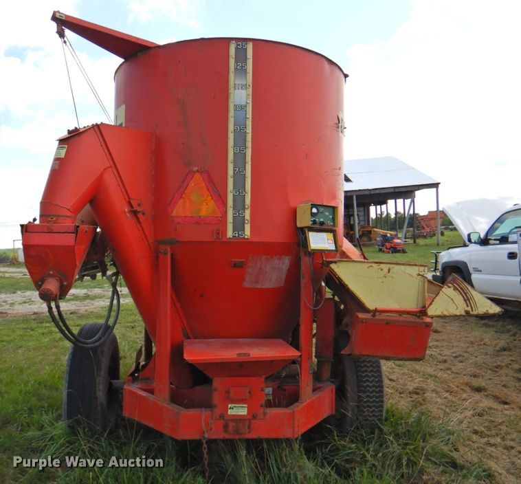 image for item DP4745 Gehl MX135  feed grinder/mixer